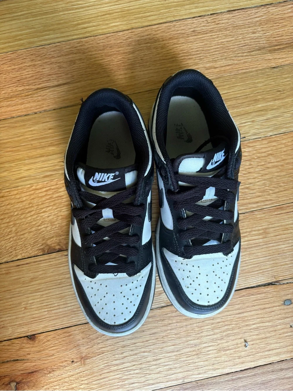 Nike Kids Black and White Low-Top Sneakers with Swoosh - Picture 4 of 5